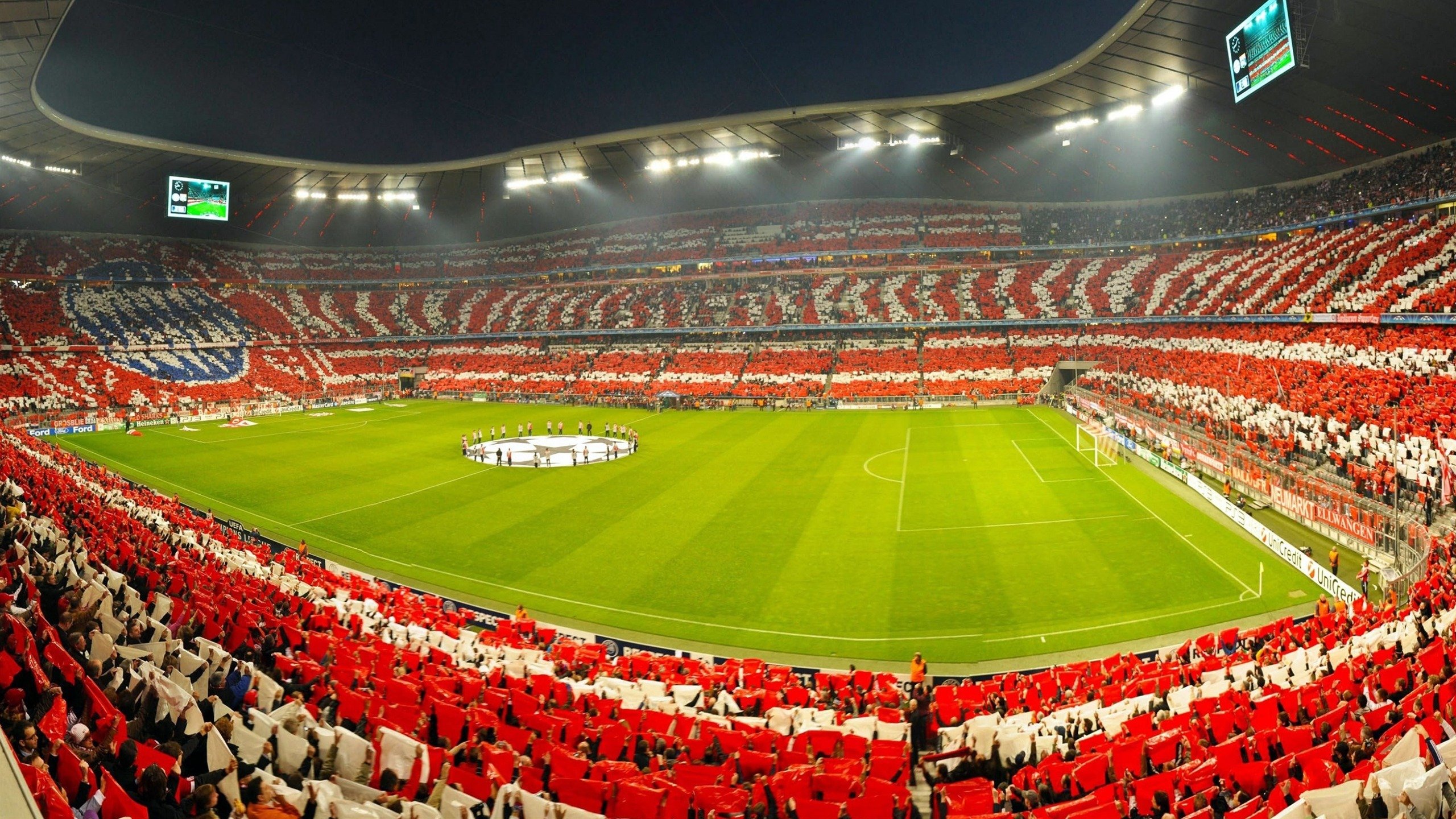 中国足球比赛激烈对决,球员表现令人惊叹,中国足球队对战