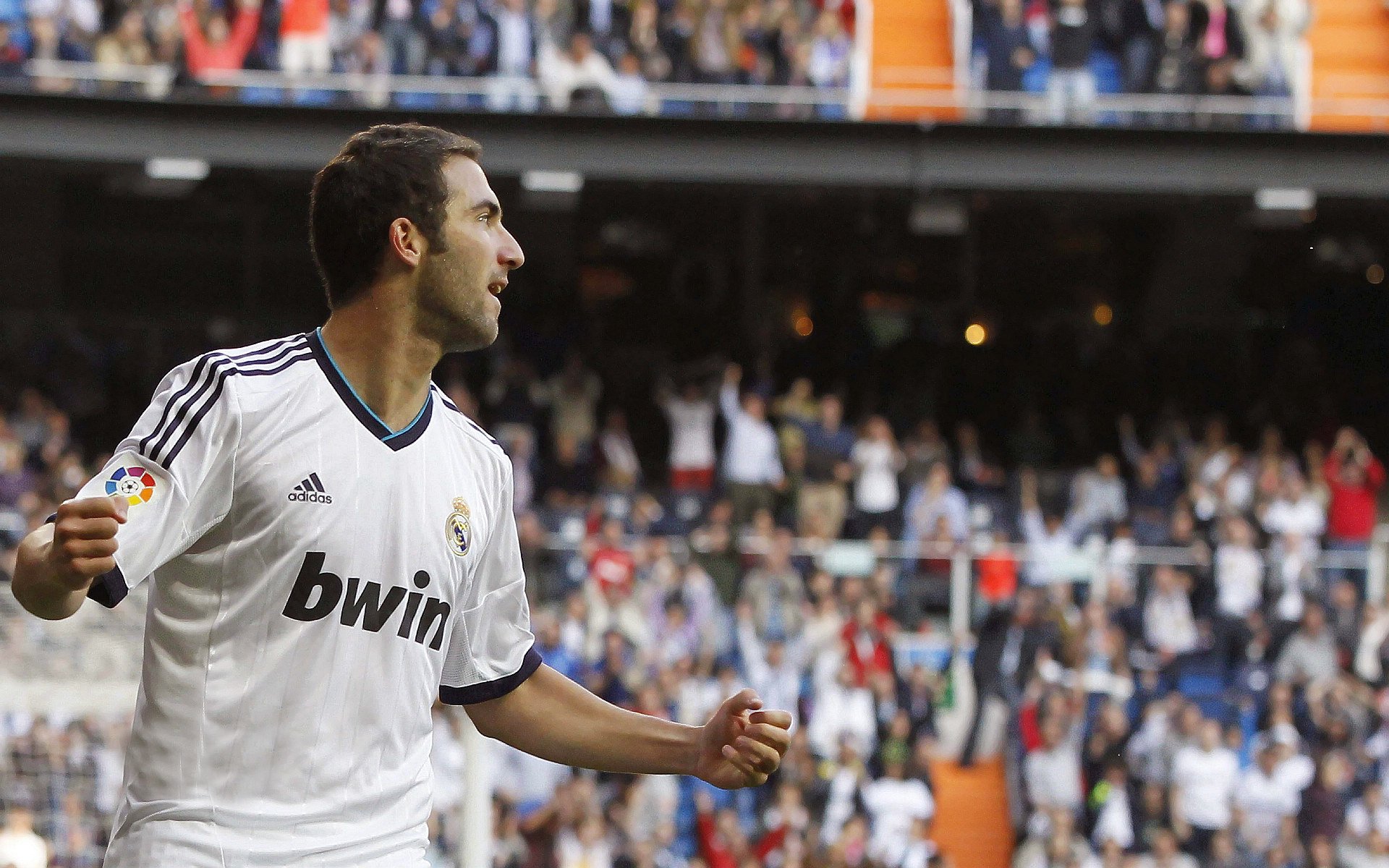 星空体育APP-体育界焦点：足球明星对决势不可挡，足球明星大合集