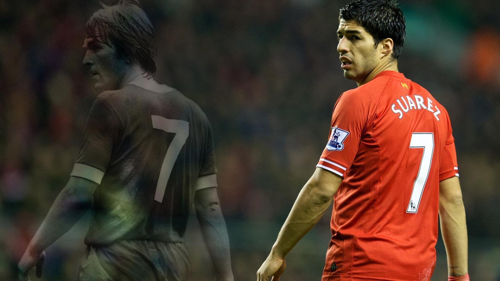 著名球员在比赛中展现出众技艺,助球队获胜,著名球员足球